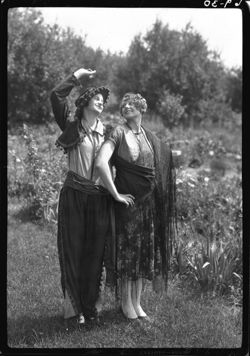 Misses Terhune and Gravis, dancers (see also 69-43, 73-15)