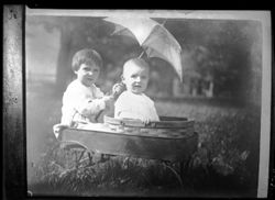 Paul and Jennie Allison in wagon *