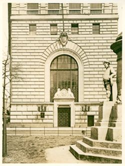 Central Savings Bank, Broadway Entrance