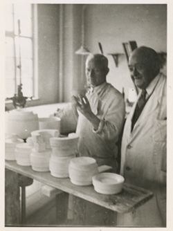 Men in the chinaware factory