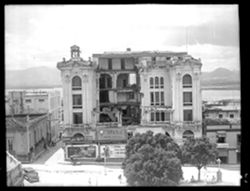 Building damaged by earthquake, Santiago