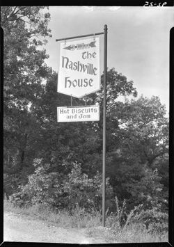 Road sign Kelly Hill, Nashville house