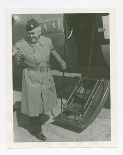 Roy Howard entering a plane