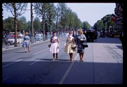 Trois Parisiennes on the Champs Elysee