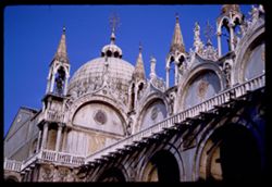Figures atop church on north side San Marco Venezia