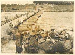 U.S. and Russian armed forced next to Elbe River, Torgau, Germany
