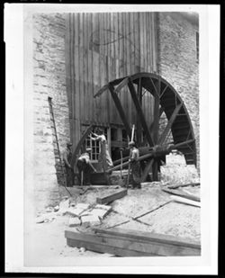Building the big wheel for the water mill