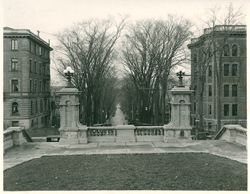 Entrance to Syracuse University