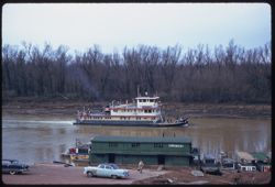 Mississippi river at Vicksburg - towboat Lipscomb.