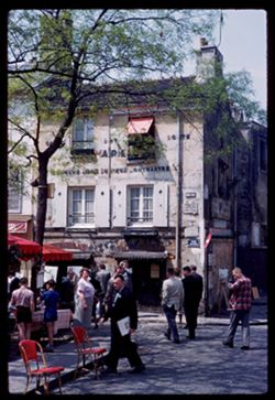 Place du Theatre Montmartre PARIS