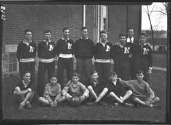 1930 Basketball team, with juniors