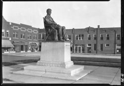 Horizontal of statue of Lincoln at Hodgenville