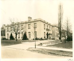 Mrs. O. E. Foster Residence