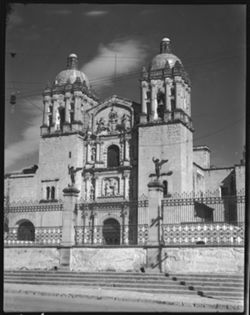 Santo Domingo church from across street