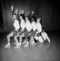 IU South Bend cheerleaders, 1970s