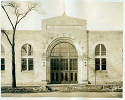 De LaSalle Institue Gymnasium & Library