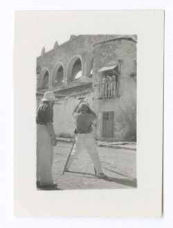 Item 0976. Eisenstein and Tissé filming young woman standing in balcony near entrance of bull ring. See Item 354 above.