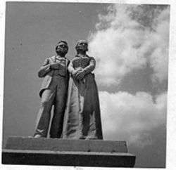 Man & Woman Statues Vault built, 1889 35mm display