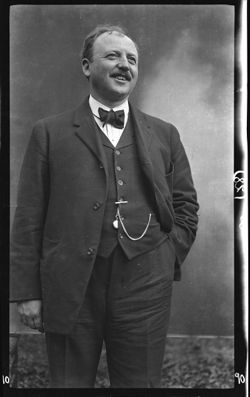 Horace Stout, smiling, June 23, 1907, 5 p.m., his first visit to our home