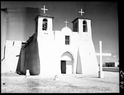 Front view of Ranchos de Taos church, horiz