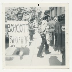 Man in glasses carrying Boycott Shop-Rite sign