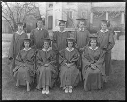 1932 graduating class with caps and gowns