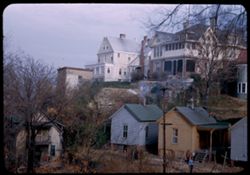 Houses on two levels above Tennesse river at Chattanooga