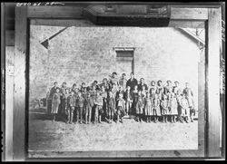 Owl Creek school group, 1900-1901, Sylvester Barnes teacher