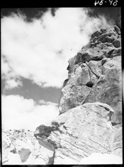 Face in rocks, Acoma, perp.
