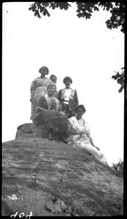 Group on top of well at Bethany Park