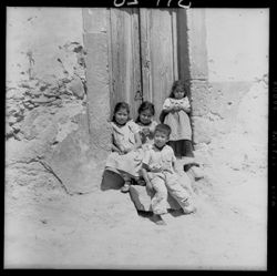 Group of children, Barranca St.