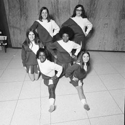IU South Bend cheerleading squad group photo, 1970s
