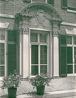 Howard C. Brokaw Residence (entrance)