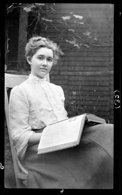 Maude reading, Sept. 1904