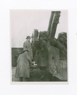Roy Howard and another man looking at a tank
