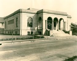 Laughlin Memorial Library