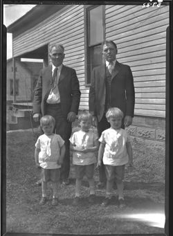 Men and children at Steele's, Helmsburg