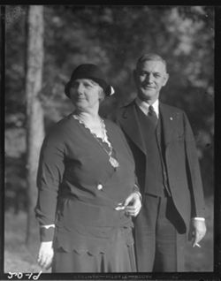 Republican convention figures, state park, 1931