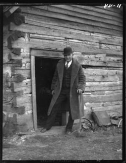 Doc Vandement at George Hovie basketmaker cabin