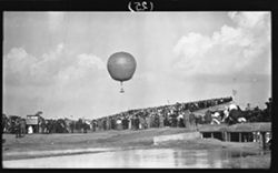 Balloon races, June 1909, between 4 & 4:30 p.m., balloon near grandstand