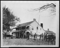 Home of Miss Effie Patee, a mile from the Lee Brown home, where Chester Bunge lives
