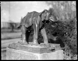 Bronze elephant at entrance to Chapultapec Zoo