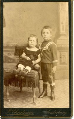 Two unidentified German children