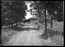 Steele's approaching house from north, house in distance