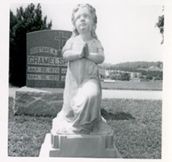 Little girl - pot metal praying