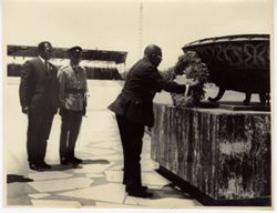 President Tubman places wreath on monument