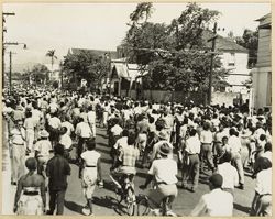 Large crowd gathers down street during presidential welcoming