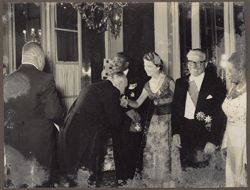 Dignitary kisses a the Italian first lady Carla Gronchi al Quirinale's hand