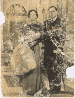 Formal portrait of two unidentified dignitaries