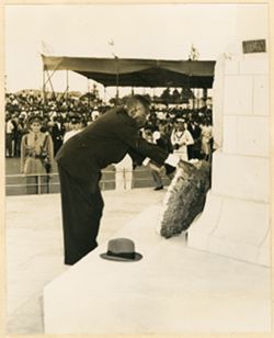President William V. S. Tubman laying wreath at Cenotaph